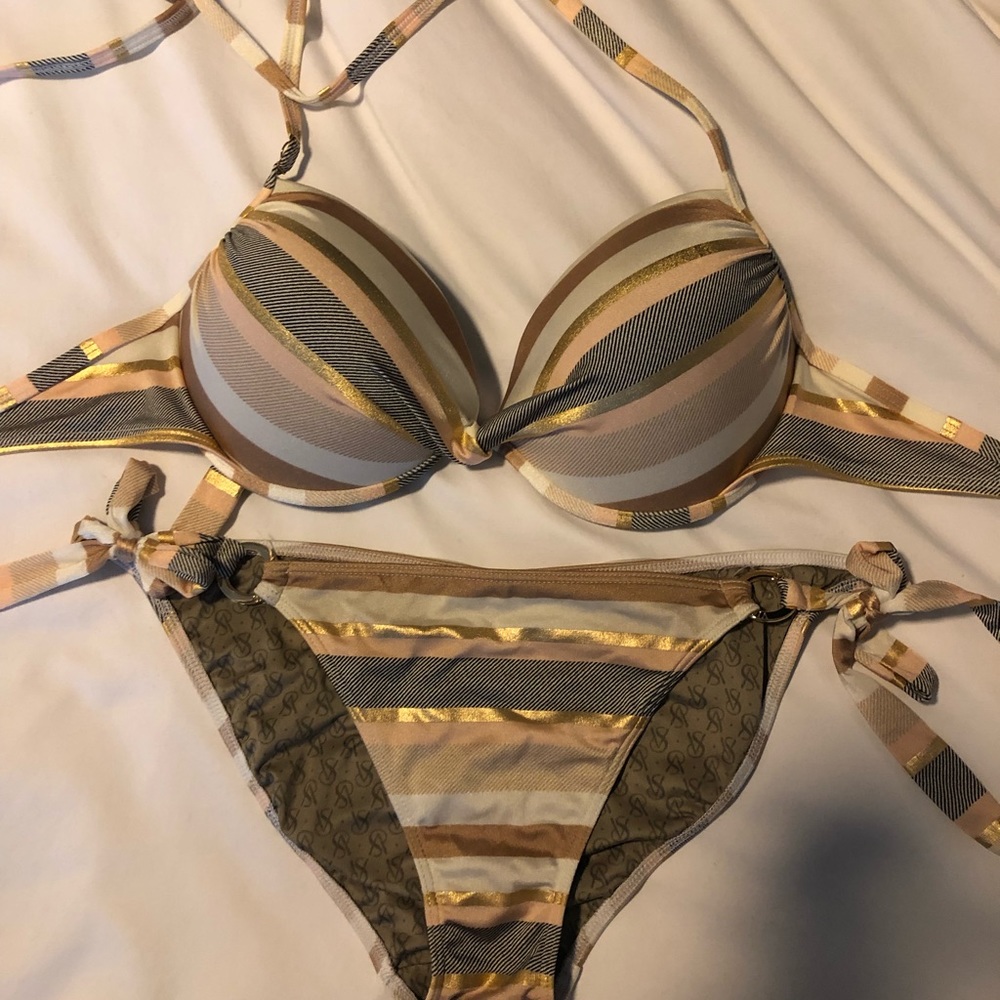 Victoria’s Secret Push-up bikini